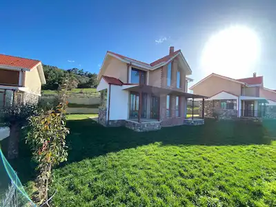 BURHANIYE DUTLUCA'DA PANORAMIK MANZARALI SATILIK NATAMAM VILLA