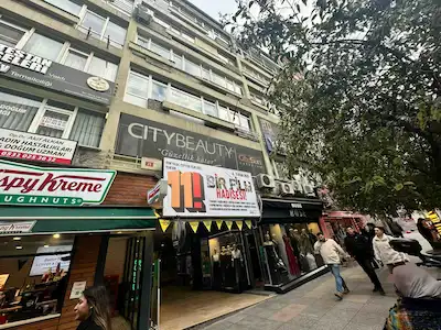 BAHARİYE'DE TERASLI, TAM DONANIMLI AMİRAL ŞUBE GÜZELLİK MERKEZİ