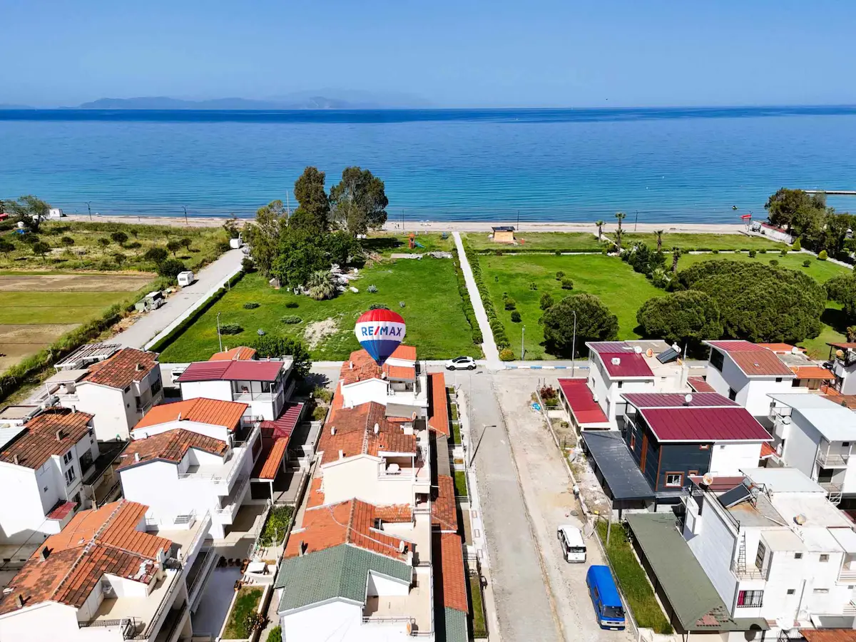 DENIZE SIFIR ARTEMIS SITESI’NDE 3+1 DENIZ MANZARALI YAZLIK VILLA