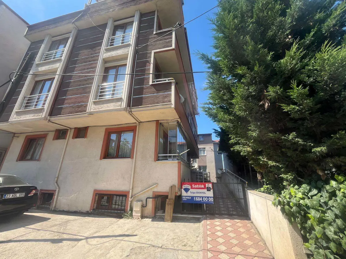 REMAX SARAY'DAN DARICA'DA BAHÇELİ VE FERAH SATILIK 2+1 TERS DUBLEKS