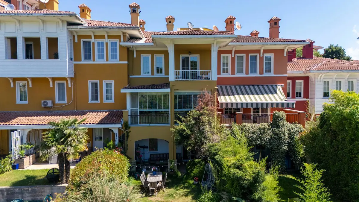 GÖKTÜRK KEMER COUNTRY YALI KONAKLARDA SATILIK TRİPLEKS VİLLA