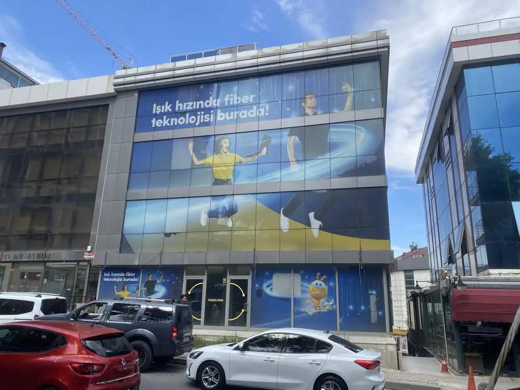 KİRALIK 1500 M2 MÜSTAKİL BİNA YAKUPLU ANA ARTER ÜZERİNDE