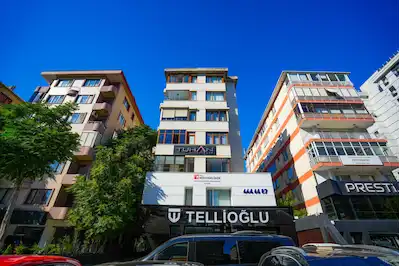 KADIKÖY'DE CADDE ÜZERINDE TABELA DEĞERI YÜKSEK SATILIK 4+1
