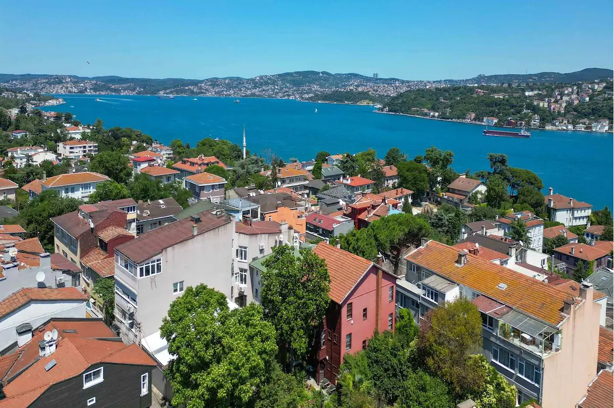 EMİRGAN'DA BOĞAZ MANZARALI PRESTİJLİ YAŞAM