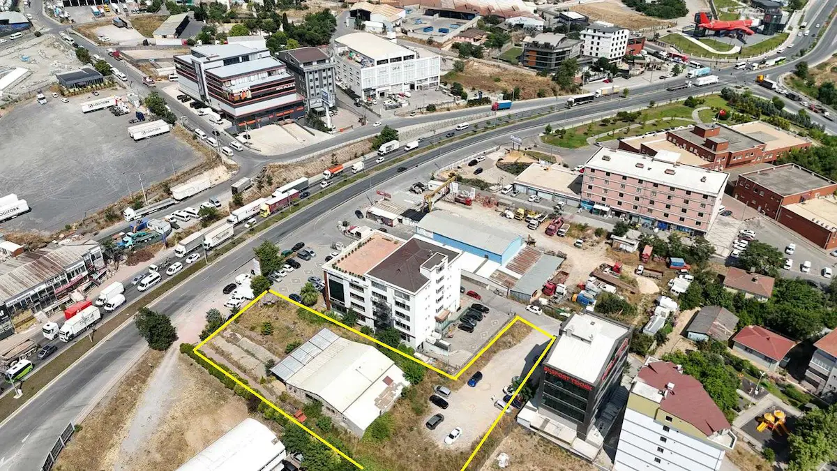 GEBZE BALÇIK BÖLGESİNDE SATILIK 8209 M2 SANAYİ DEPOLAMA ARSA