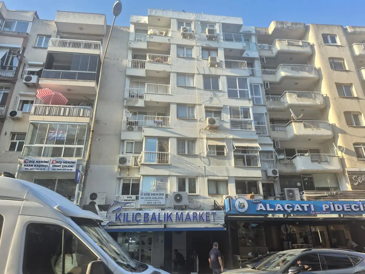 21 BOSTANLI CEMAL GÜRSEL CADDESİ ÜSTÜ KİRALIK 2+1 DAİRE 