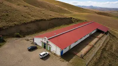 REMAX İLKE'DEN AŞKALE'DE YATIRIMLIK TAM DONANIMLI BESİ ÇİFTLİĞİ