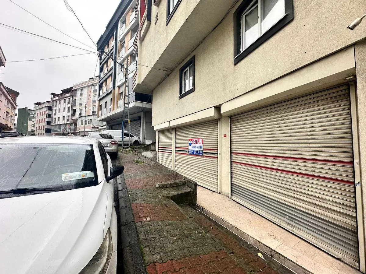 ARNAVUTKÖY İSLAMBEY MAHALLLESİ 400 M2 SATILIK DÜKKAN