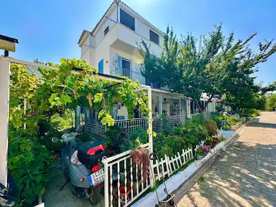 KUŞADASI GÜZELÇAMLI ÇIVRILLILER SITESI 3+1 TRIPLEKS VILLA