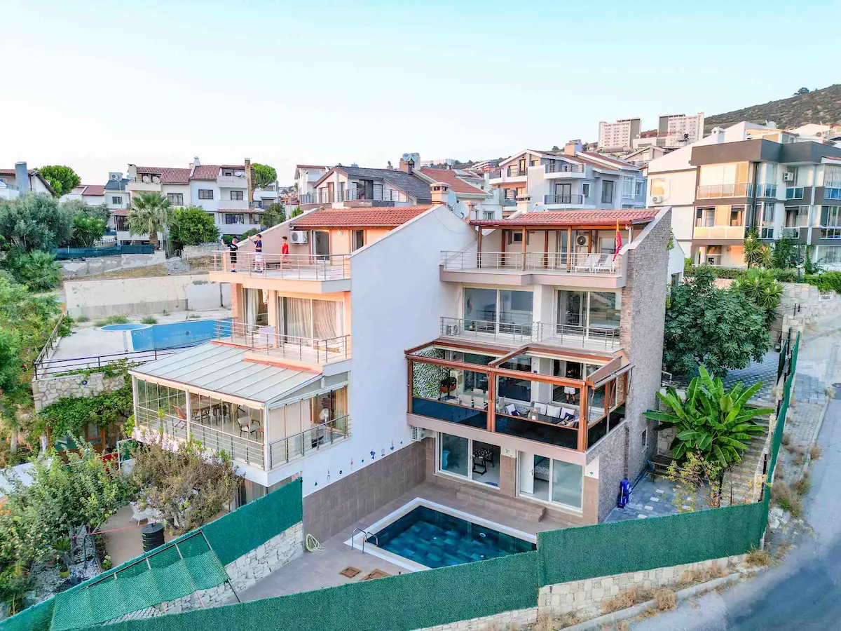 MARİNADA PANORAMİK MUHTEŞEM DENİZ MANZARALI ÖZEL HAVUZLU 8+2 VİLLA
