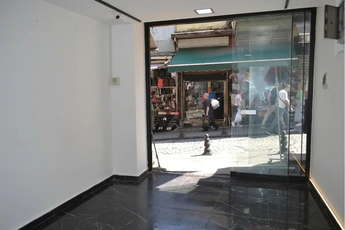 KAPALIÇARŞI YAKINI UZUNÇARŞI CADDESİ’NDE SATILIK 4 KATLI TİCARİ BİNA 3