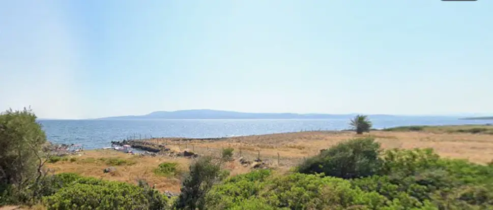 URLA GÜLBAHÇEDE DENİZE YAKIN VİİLA İMARLI TEK TAPU SATILIK ARSA