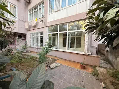 ÜSKÜDAR MİMAR SİNAN’DA MARMARAY/METRO YAKINI 3+1 BAHÇE KATI DAİRE