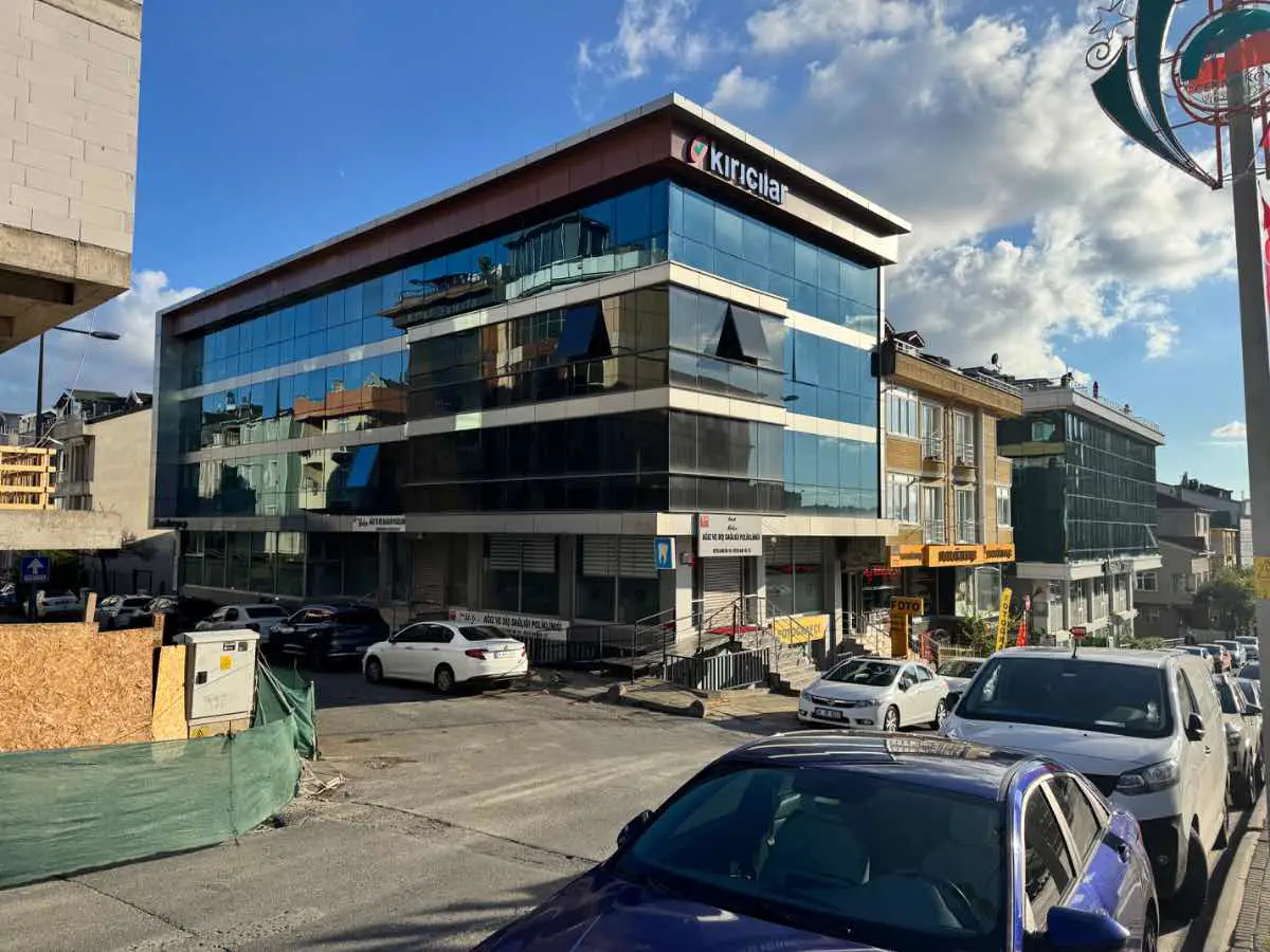 *REMAX*ATILLA KOSTAK*ÇEKMEKÖY KAYMAKAMLIK KARŞISI KIRALIK OFIS