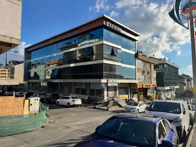 *REMAX*ATILLA KOSTAK*ÇEKMEKÖY KAYMAKAMLIK KARŞISI KIRALIK OFIS