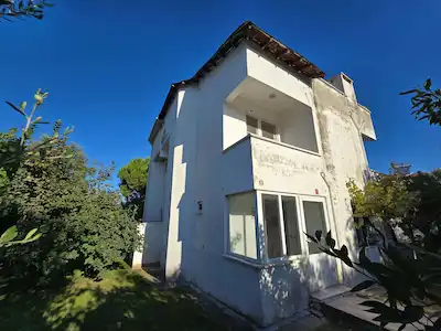 GÜRE'DE SİTE İÇERİSİNDE HAVUZLU, BAHÇELİ 4+1  KİRALIK VİLLA