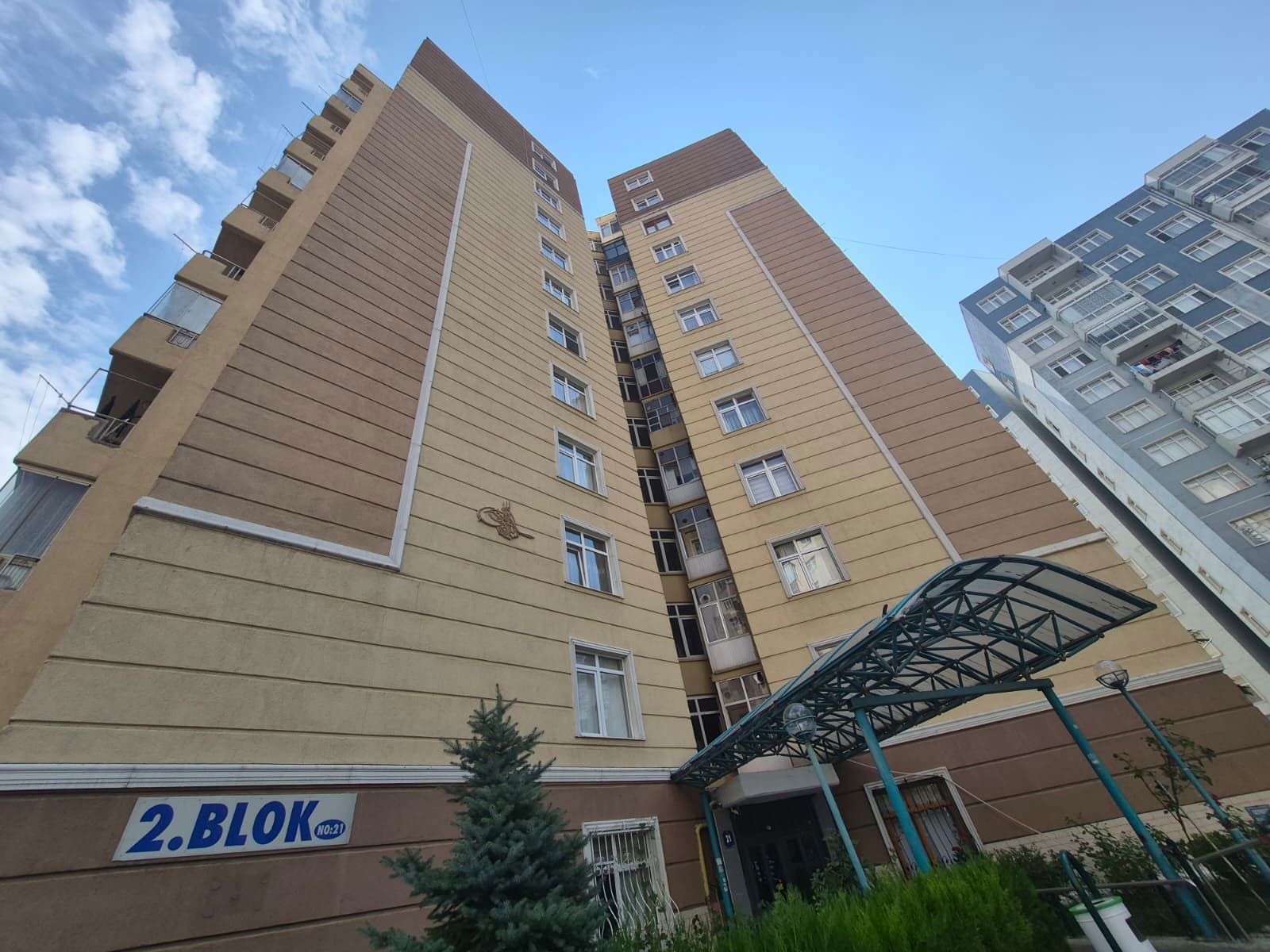 DEMETEVLER MAH'SİNDE ÖZ ELİF SİTESİNDE 2+1 KİRALIK DAİRE