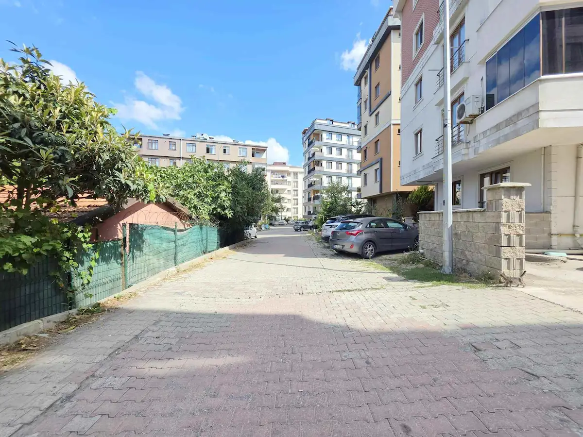ÇEKMEKÖY ÇATALMEŞE SATILIK 2+1 DUBLEKS SİTE İÇİNDE 40M² BAHÇELİ