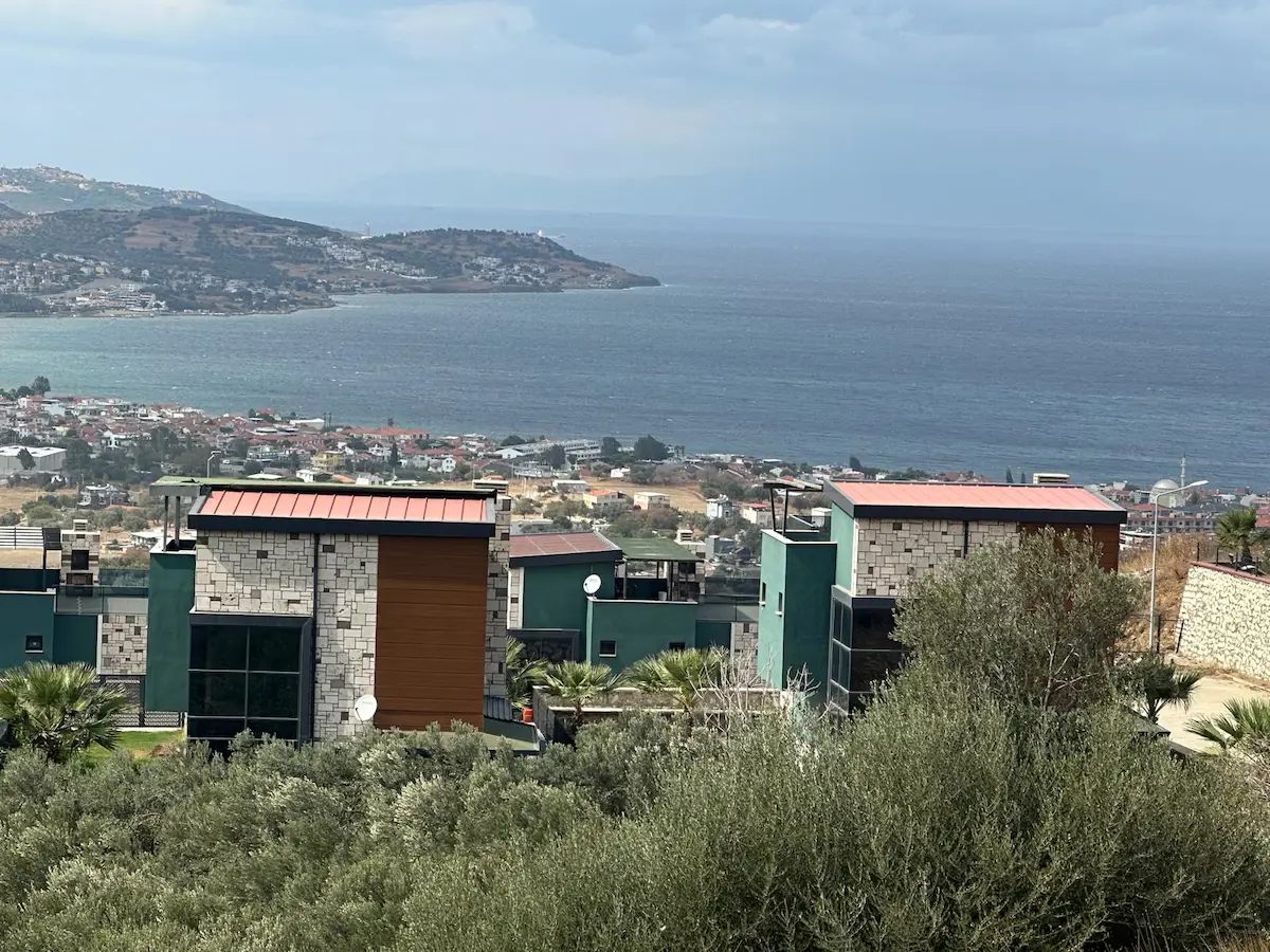 FOÇA KOZBEYLİ SIVAT MEVKİ SATILIK ARSA