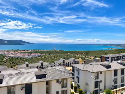 MUHTEŞEM SITE İÇERISINDE DENIZ MANZARALI FULL EŞYALI 3+1 DAIRE