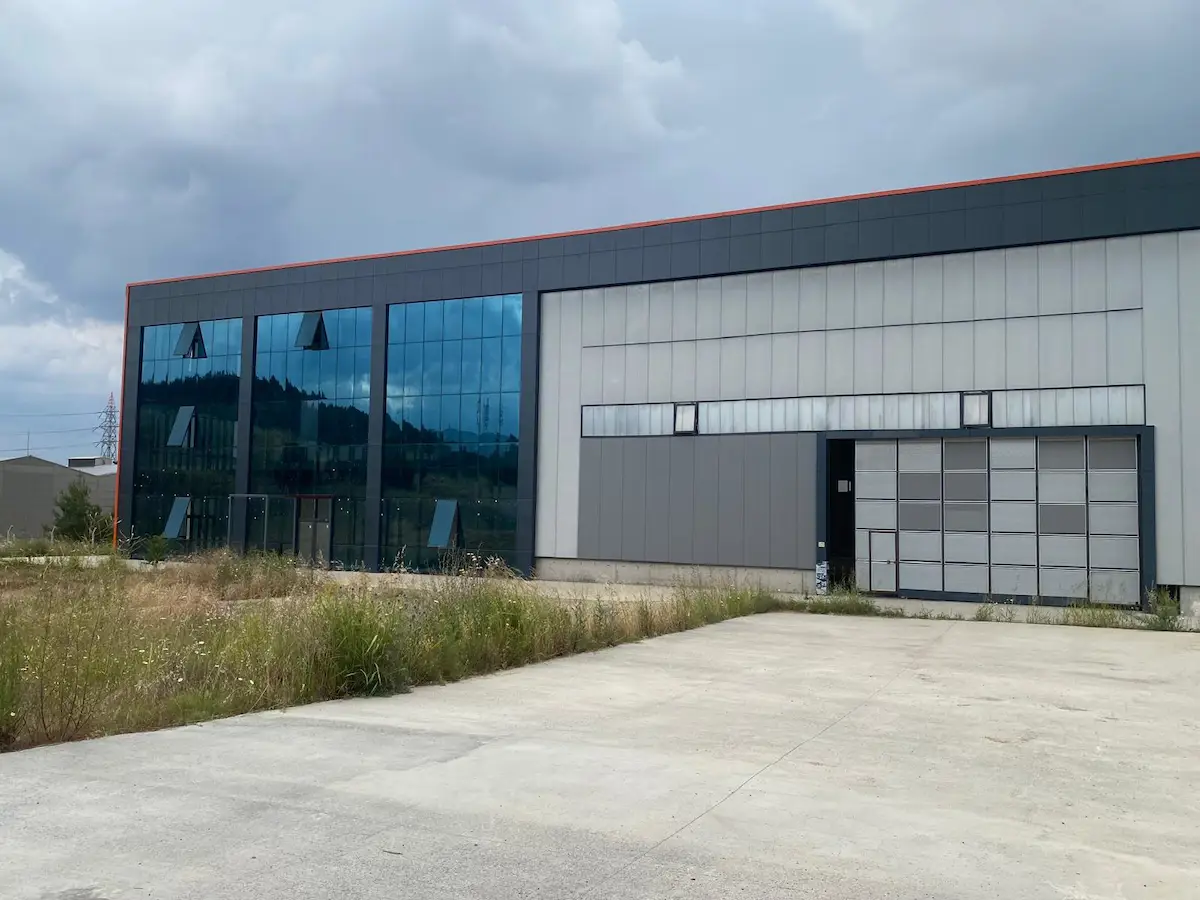 OSMANELİ OSB'DE 4200 M2 BACALI ÜRETİME UYGUN SATILIK FABRİKA