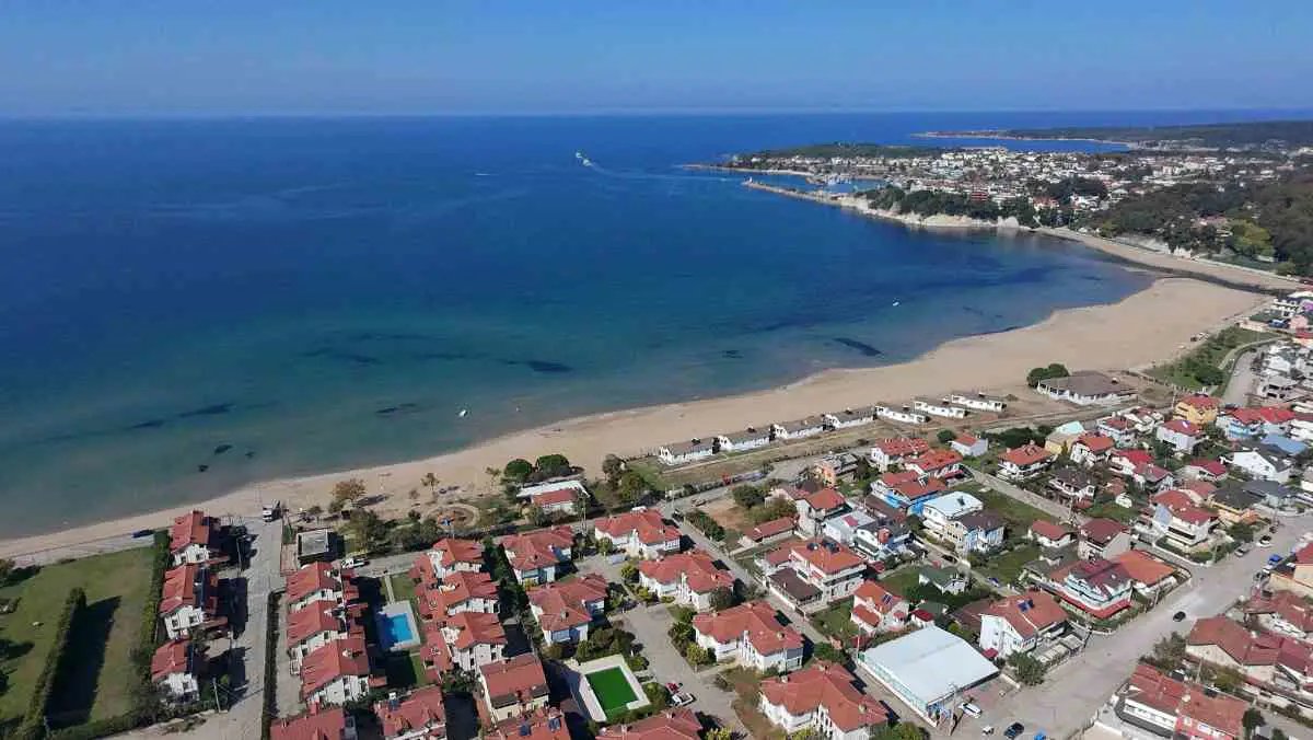 KANDIRA KUMCAĞIZ DENİZE SIFIR HAVUZLU SİTE İÇERİSİNDE SATILIK BAHÇE KATI YAZLIK