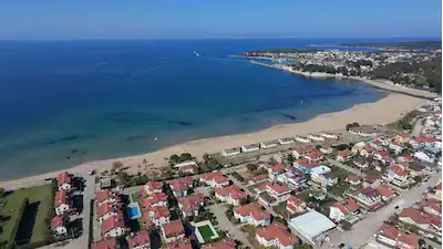 KANDIRA KUMCAĞIZ DENİZE SIFIR HAVUZLU SİTE İÇERİSİNDE SATILIK BAHÇE KATI YAZLIK