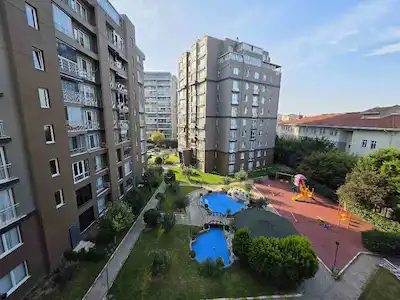 BEYLİKDÜZÜ YEŞİLYURT CADDESİ 

ÇINAR EVLER SİTESİNDE 

KİRALIK 2+1 DAİRE,