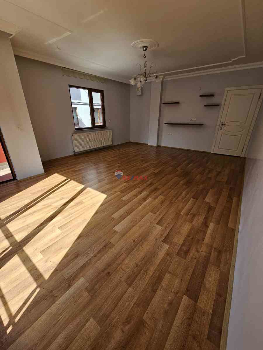 HÜRRİYET MAHALLESİNDE SATILIK GENİŞ ARAKAT 3+1 DAİRE