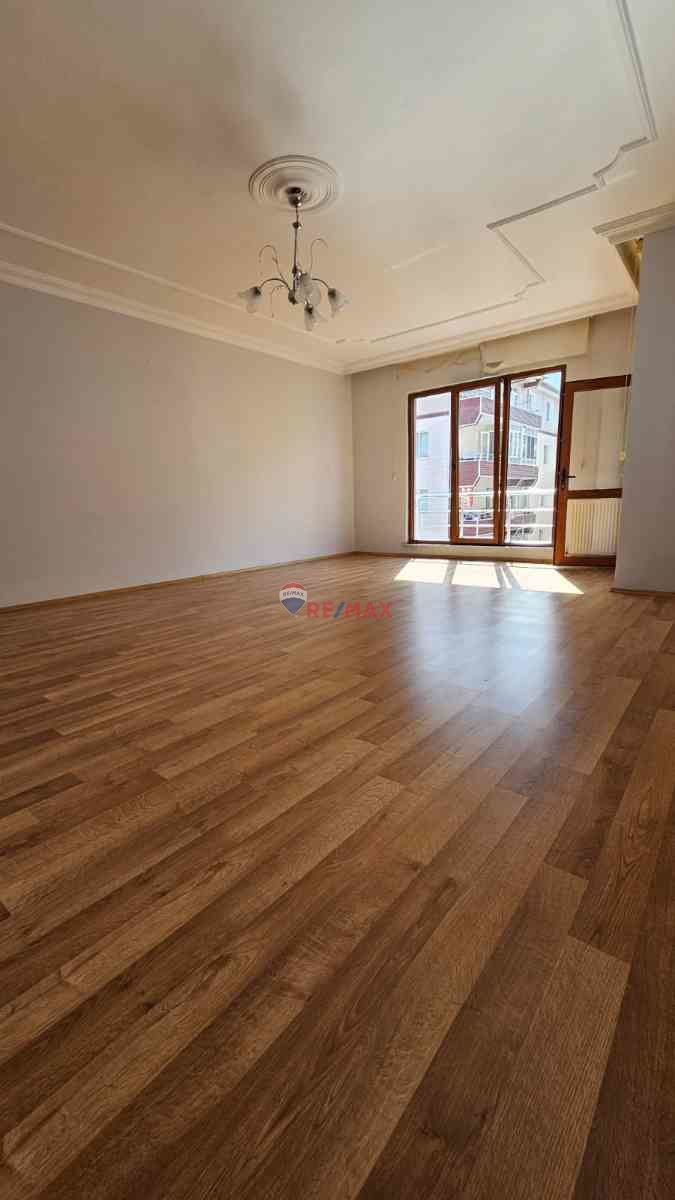 HÜRRİYET MAHALLESİNDE SATILIK GENİŞ ARAKAT 3+1 DAİRE