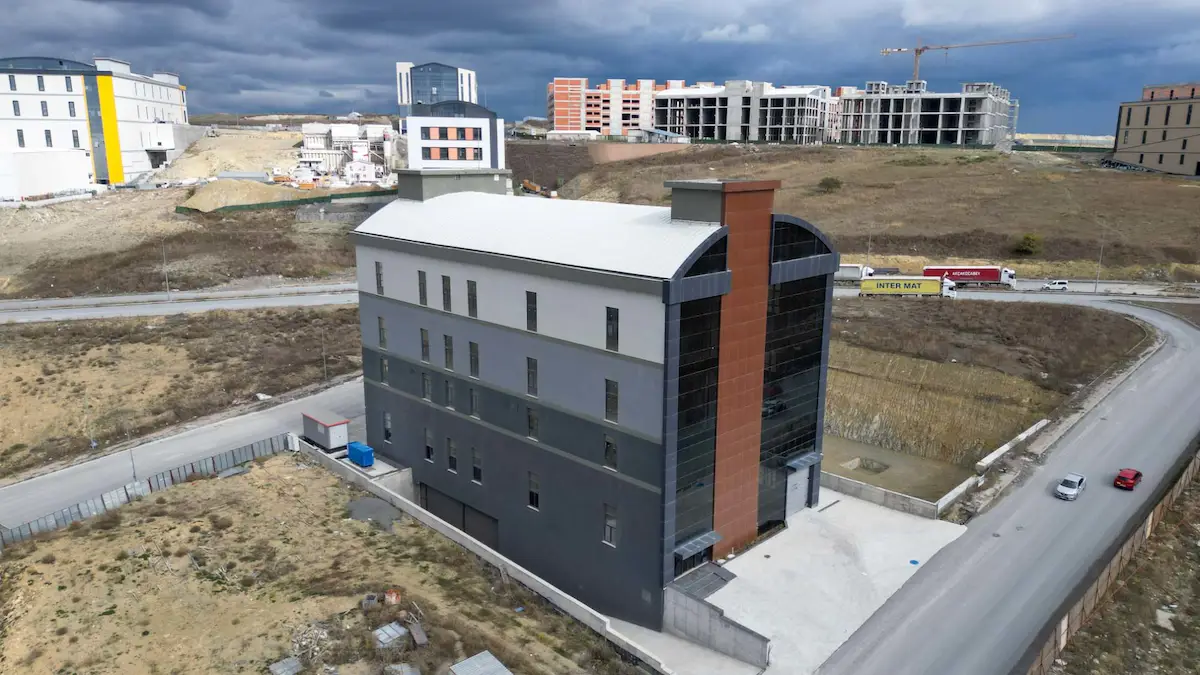 DELIKLIKAYA SANAYI BÖLGESINDE ACIL SATILIK FABRIKA BINASI