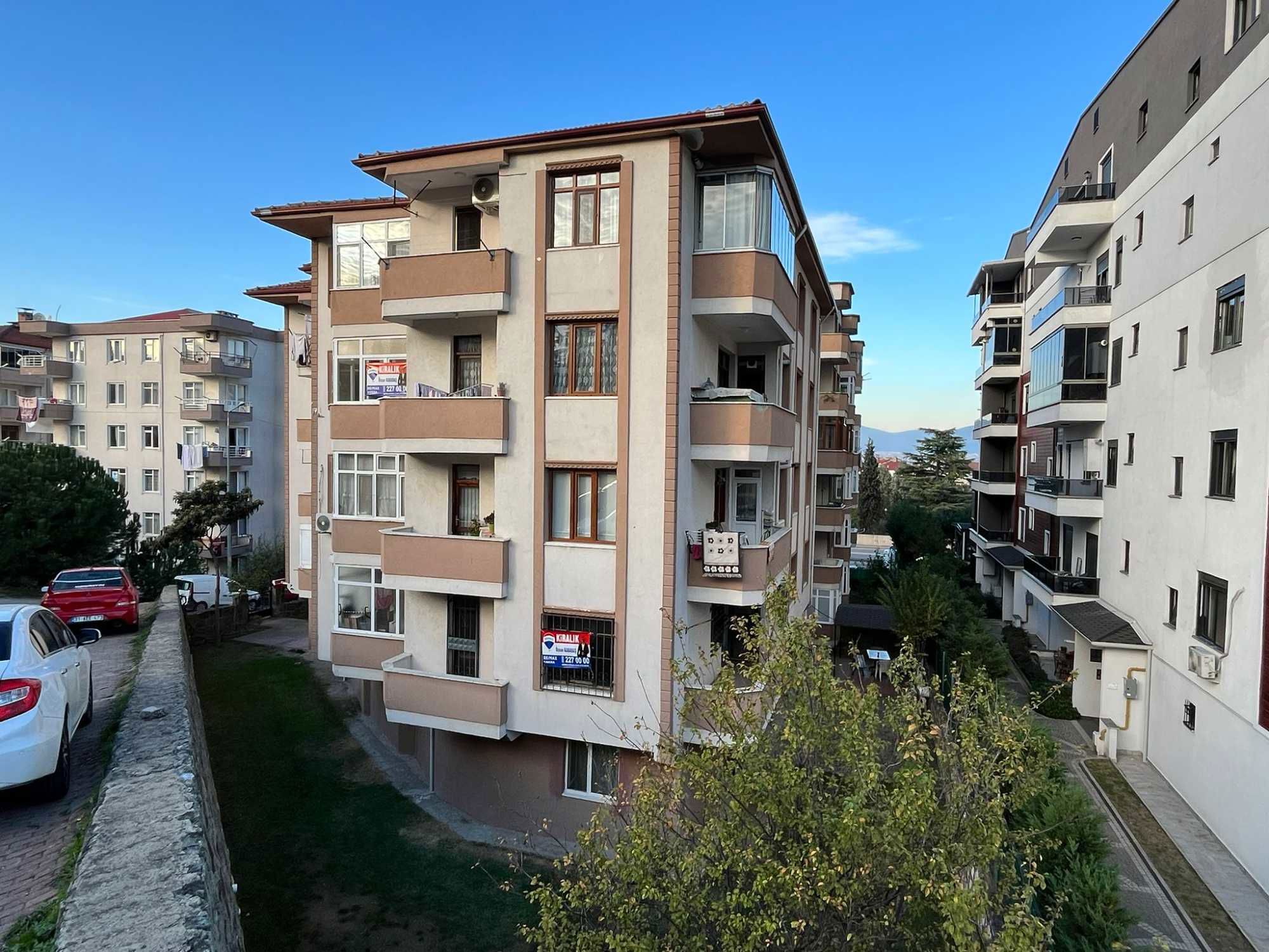 RE/MAX ÇAKRA' DAN ATATÜRK MAHALLESI ÖZMERCAN SITESINDE KIRALIK