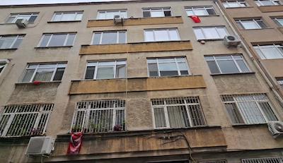 ABBASAĞA PARKI YANI TAMAMEN YENİLENMİŞ 3+1 KİRALIK DAİRE