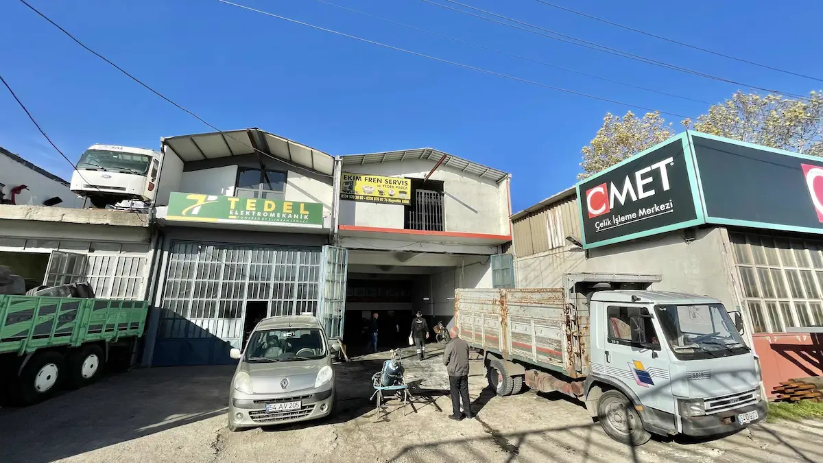 MODERN SANAYİDE ANAYOL CEPHELİ SATILIK DÜKKAN MEHMET ÖZTÜRK REMAX AY
