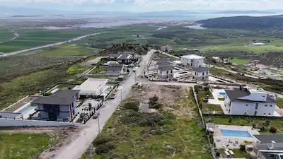 IZMIR FOÇA FOÇAKÖY 'DE 1590 M2 3 VILLA IMARLI PROJELIK ARSA 