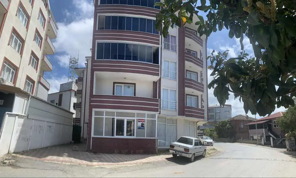 REMAX DESİGN KOCAALİ MERKEZDE 2+1 110 M2 SATILIK DAİRE