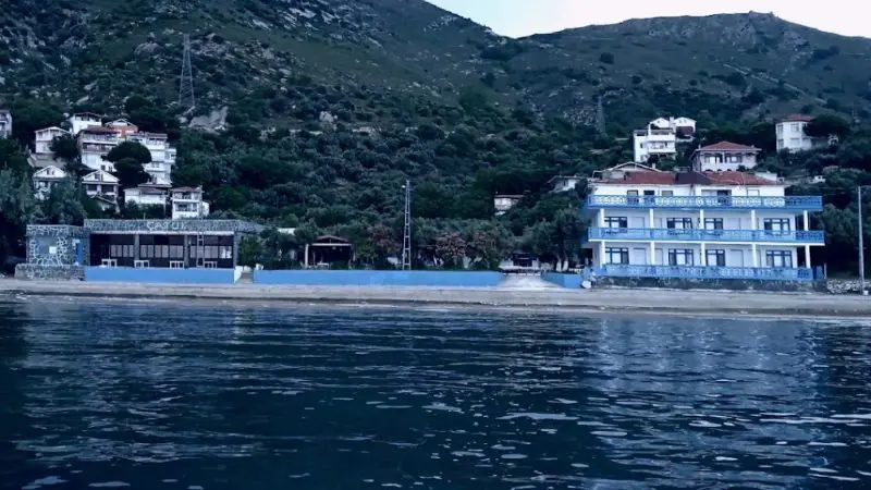 MARMARA ADASI ÇINARLI KÖYÜNDE DENİZE SIFIR TURİZM TESİSİ
