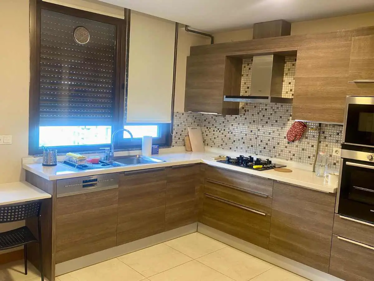 ÖMERPAŞA SOKAKTA MOBİLYALI EŞYALI DAİRE FIRSATI