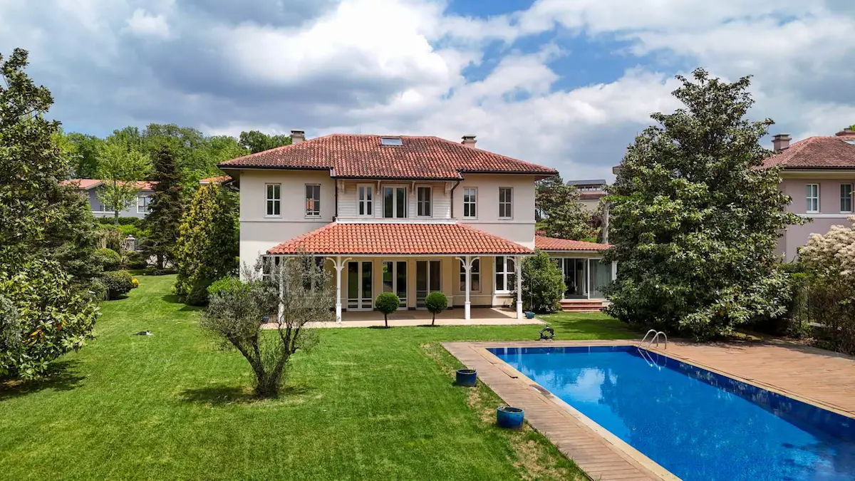 ÖMERLI KASABA EVLERI 2.ETAP 6+1 ÖZEL YÜZME HAVUZLU 600 M2 SATILIK VILLA