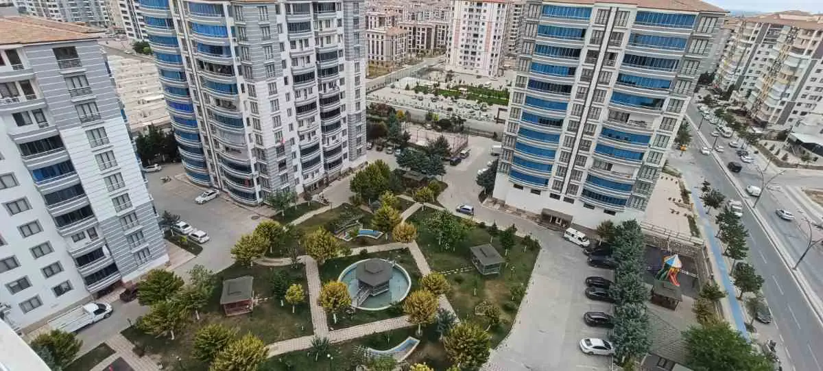 YEŞİLÇAM CADDEDE ALACA ELİT YAŞAM SİTESİ- 2 SATILIK 3,5+1 DAİRE