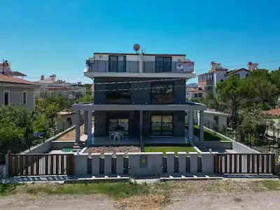 DİKİLİ’DE 2025 YAPIMI SIFIR 4+1 YAZLIK DENİZE YAKIN SATILIK YAZLIK
