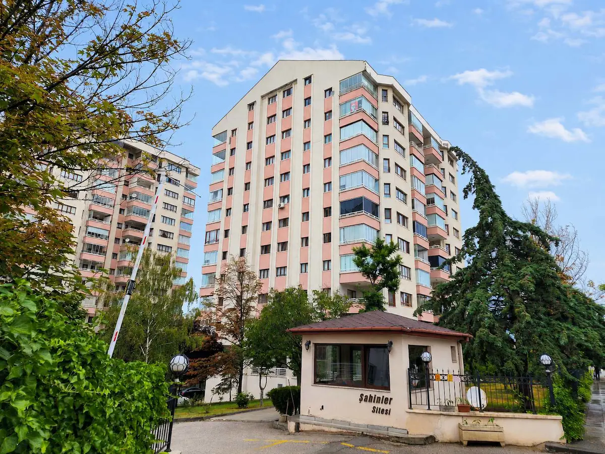 ÇANKAYA YILDIZ ŞAHİNLER SİTESİNDE YENİLENMİŞ SATILIK 3+1 LÜKS DAİRE