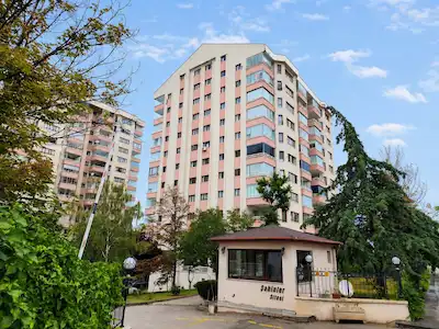 ÇANKAYA YILDIZ ŞAHİNLER SİTESİNDE YENİLENMİŞ SATILIK 3+1 LÜKS DAİRE