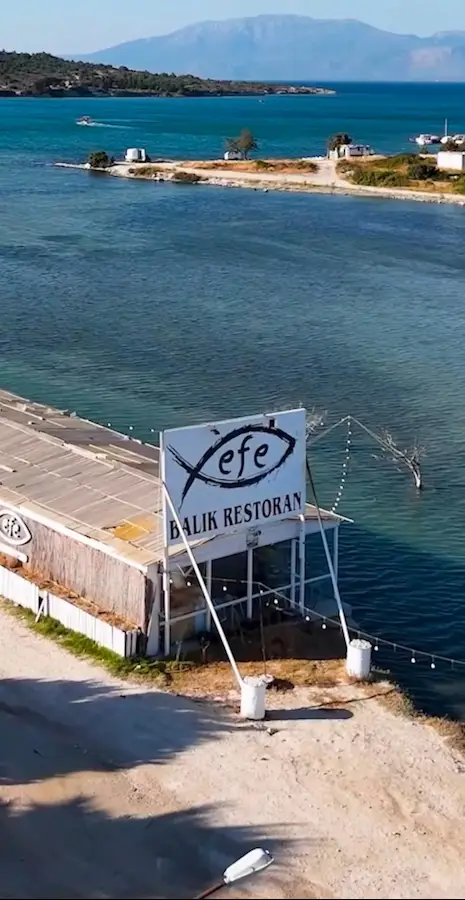 ÇEŞME ŞIFNE’DE DENIZE SIFIR KONUMDA, ALKOLLÜ RUHSATLI EFE BALIK RESTAURANT DEVREN KIRALIK