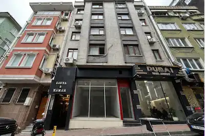 FATİH MOLLA GÜRANİ’DE TRAMVAYA YAKIN, ASMA KATLI 153,5 M² SATILIK DÜKKAN