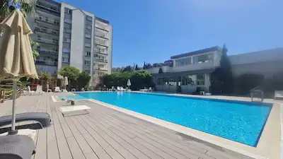 ÇİĞLİ MARKA 333’TE BÜYÜK TİP 2+1 HAVUZ VE PEYSAJ MANZARALI  KİRALIK DAİRE