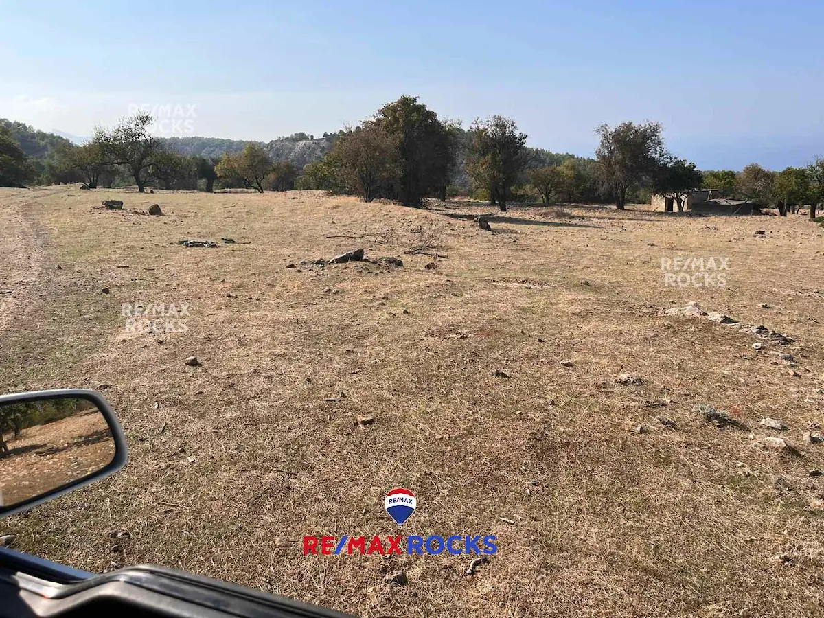 GİRNE ESENTEPE MERKEZ’DE TİCARİ KULLANIMA UYGUN YURT DIŞI TAPULU SATILIK ARSA