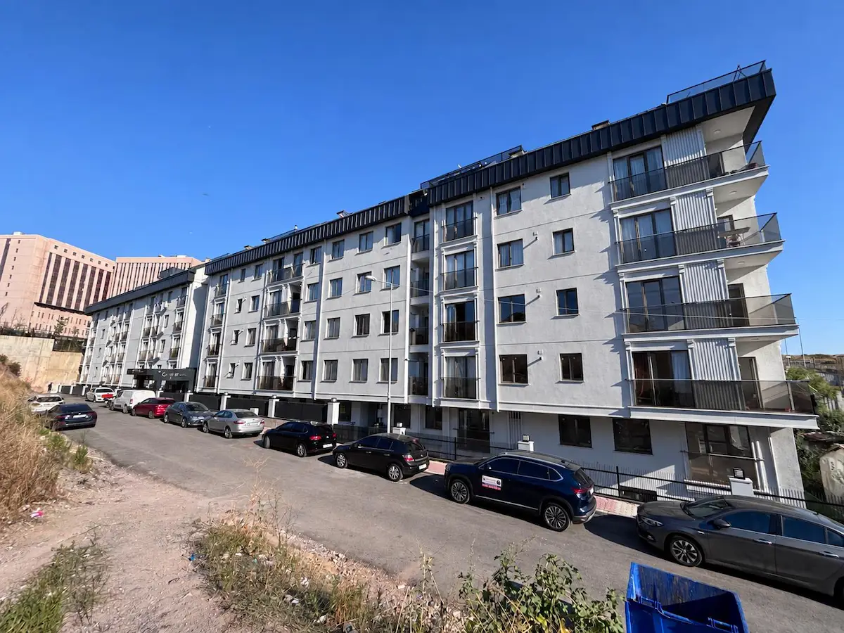 MALTEPE AYDINEVLER VİVA BİEN HASTANE KARŞISI BALKONLU FULLEŞYALI