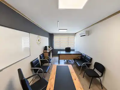 KARŞIYAKA ÇARŞI’DA MERKEZİ KONUMDA, EŞYALI VE DONANIMLI OFİS