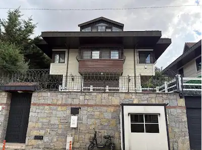 ÜSKÜDAR ÇENGELKÖY GÜZELTEPE’DE SATILIK MÜSTAKİL HAVUZLU VİLLA